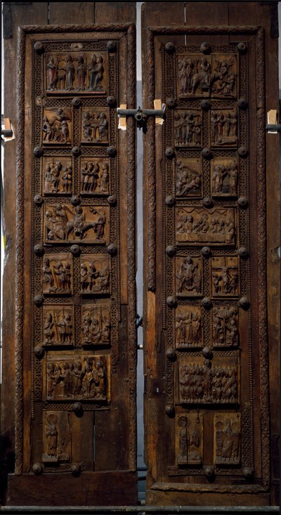 Arte romanica: porta di legno della metà del XII secolo della Chiesa di Santa Maria del Campidoglio a Colonia, Germania (Sankt Maria im Kapitol, Koln) da Romanesque