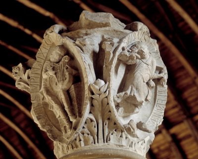 Toni del canto gregoriano: il terzo (passione e risurrezione di Cristo) e Tintinrezione di Cristo (a destra), Capitello del coro (scultura) da Romanesque