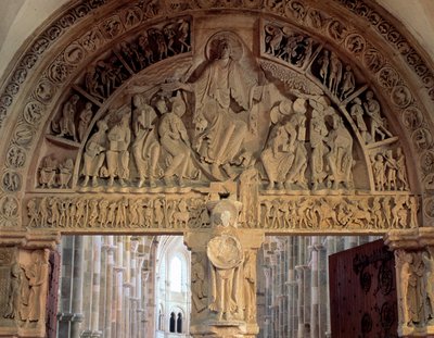 Timpano della Basilica di Vézelay che rappresenta Cristo in maestà da Romanesque