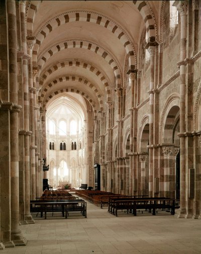 Abbazia di Vézelay (89), la navata della Basilica di Santa Maria Maddalena. XII secolo. da Romanesque
