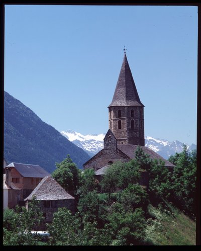 Veduta della chiesa romanica da Romanesque
