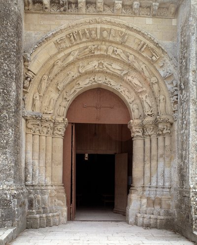 Vista del portale centrale da Romanesque
