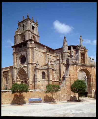 Veduta della chiesa di Santa Maria la Real a Sasamon da Romanesque