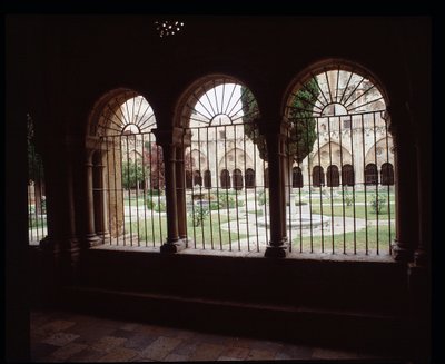 Veduta del chiostro della Cattedrale di Santa Tecla a Tarragona da Romanesque