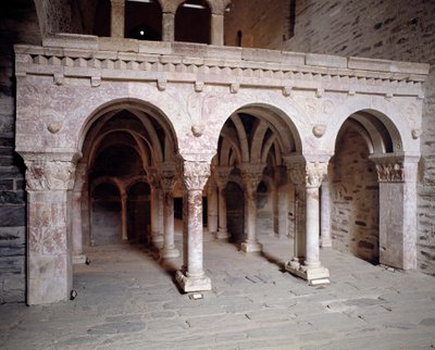Vista della galleria da Romanesque