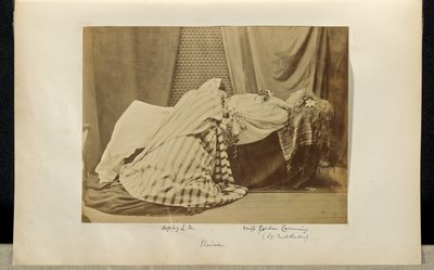 [Lady Middleton come "Elaine" e Sophy L.M. in Tableau Vivant da "Idilli del Re"]. da Ronald Ruthven Leslie Melville