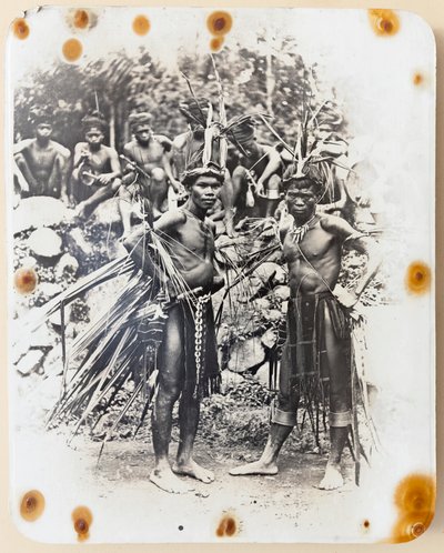 Due Ifugao vestiti per la danza del combattimento di galli da Roy Barton