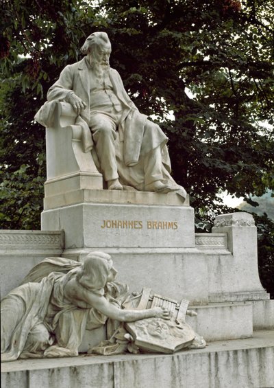 Monumento in omaggio al compositore tedesco Johannes Brahms (1833-1897) diretto da Rudolf von Weyr (1847-1914). Ressel Park, Vienna, Austria da Rudolf von Weyr