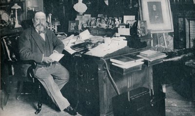 Re Edoardo VII nel suo studio a Marlborough House, Londra, c1904 1911 da Russell and Sons