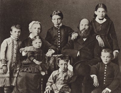 Lenin con la sua famiglia, Simbirsk, 1879 da Russian Photographer