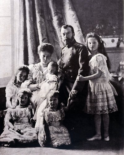 La famiglia dello Zar Nicola II (1868 - 1918). Da sinistra a destra: Granduchessa Tatiana nata l
