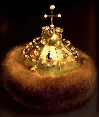 Corona, laboratori del Cremlino, 1682 (oro, zibellino e pietre preziose) da Russian School