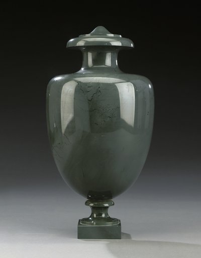 Uno di un paio di vasi Kalkan, Peterhof, c.1800 da Russian School