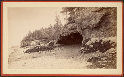 [Grotta, forse a Mt. Desert, Maine]. da S.R. Stoddard