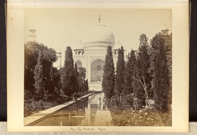 Agra; il Taj Mahal, dalla fontana da Samuel Bourne