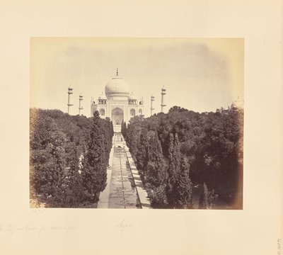 Agra; il Taj e il giardino, dal cancello d