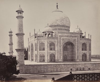 Agra. Veduta del Taj da un angolo del quadrilatero da Samuel Bourne