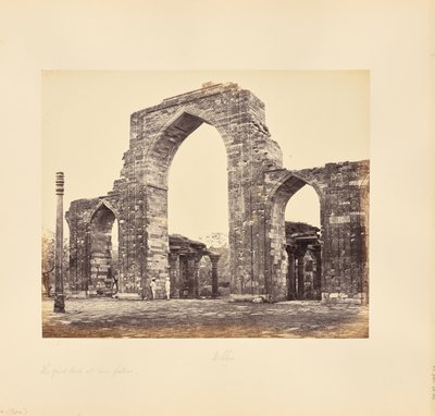 Delhi; il Kutub Minar, il Grande Arco e la Colonna di Ferro da Samuel Bourne