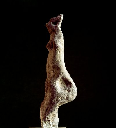 Cultura nuragica (nuraghi) sarda: statuetta in calcare di Venere steatopigia (forma del basso schiena) (Venere di Macomer), proveniente da Macomer, vicino a Nuoro. Periodo prenuragico (XXV-XVIII secolo a.C.) Eneolitico. Cagliari, Museo Archeologico Naziona da Sardinia Nuragic Civilization