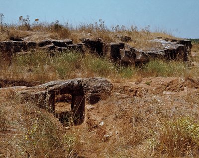 Rovine della città prenuragica sul sito megalitico di Anghelu Ruju: la torre centrale da Sardinia Nuragic Civilization