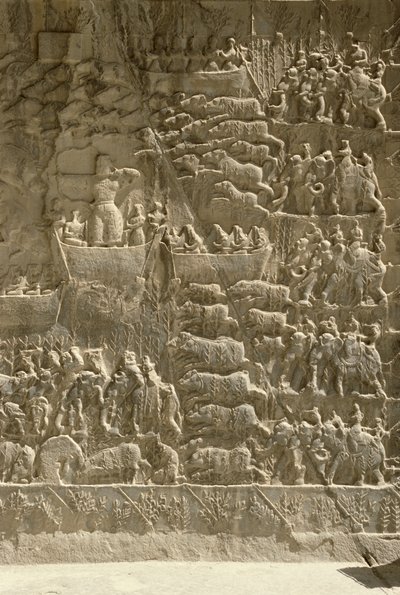 Una caccia al cinghiale reale, probabilmente raffigurante Khosrow II che scocca una freccia da una barca, rilievo dal lato degli aivans, c.620 da Sasanian School