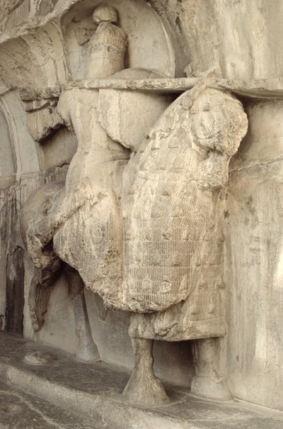 Scultura di Khosrow Parviz sul suo cavallo Shabdiz con l