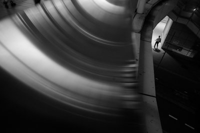 Figura del tunnel curvo da Satoshi Hata