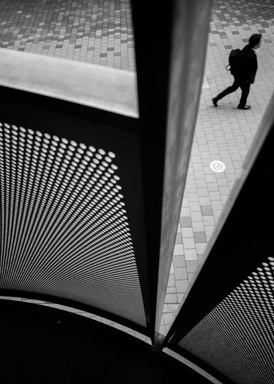 Passeggiata urbana geometrica da Satoshi Hata