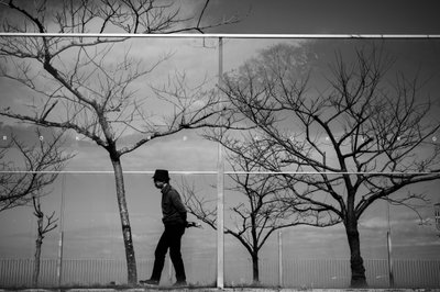 Riflessione urbana solitaria da Satoshi Hata