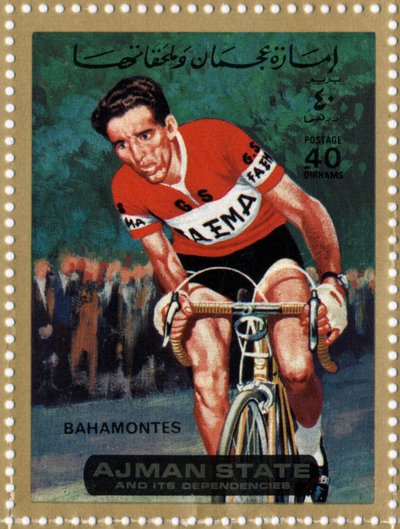Francobollo degli Emirati Arabi Uniti che rappresenta il ciclista Federico Bahamontes (nato nel 1928) da School Arabic