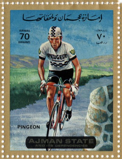 Francobollo degli Emirati Arabi Uniti che rappresenta il ciclista Roger Pingeon (nato nel 1940) da School Arabic