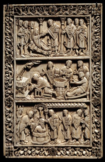 Arte carolingia: miracolo della Santa Ampolla, dittico in avorio che raffigura in alto, la resurrezione di una giovane ragazza, al centro un battesimo malato, in basso il battesimo di Clodoveo I (466-511) alla presenza della regina Clotilde il 25/12/498. I da School Carolingian