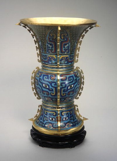 Vaso a forma di Zun e supporto da School Chinese