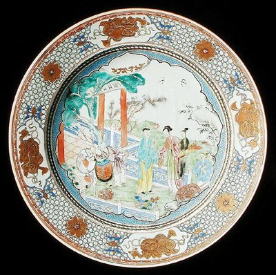 Un piatto famille rose, c.1730 da School Chinese