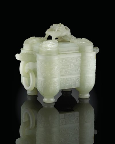 Vaso arcaistico e coperchio, Tulu, Periodo Qianlong (1736-95) da School Chinese