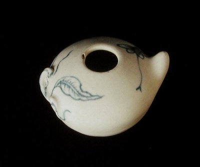 Vaso per acqua blu e bianco a forma di pesca, da Annan da School Chinese
