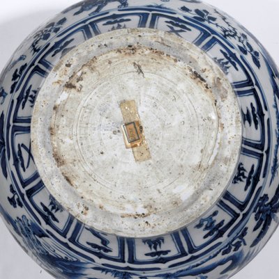 (dettaglio) di un vaso blu e bianco eccezionalmente raro e importante, Dinastia Yuan, metà del XIV secolo da School Chinese