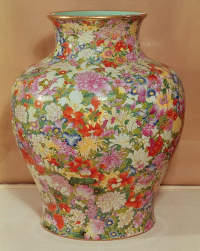 Vaso Famille Rose con decorazione mille fleurs, Dinastia Qianlong da School Chinese