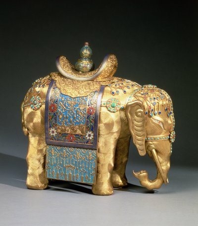 Figura di un elefante, con decorazioni in smalto e cabochon di corallo e turchese, coperta da sella decorata con emblemi buddisti, Periodo Chien Lung, c.1780 da School Chinese