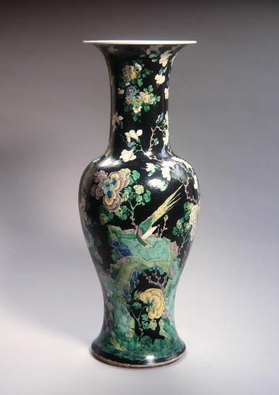 Grande vaso Famille Noire Yen Yen, periodo Kangxi (1662-1722) da School Chinese