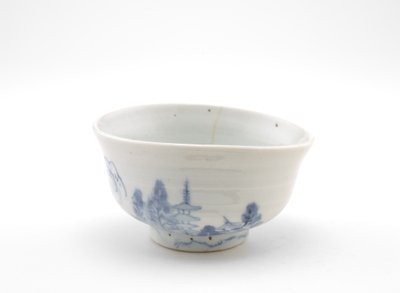 Ciotola da tè con design paesaggistico, inizio XVII secolo (porcellana con pigmento di cobalto sotto smalto traslucido) da School Chinese