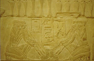 Antico Egitto, incisione murale, gioiellieri che fondono oro, Mastaba/Tomba di Merereuka, VI dinastia, Saqqara, Egitto da School Egyptian
