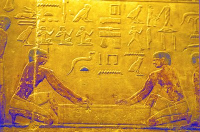 Antico Egitto, Incisione/pittura murale, Mastaba/Tomba di Ti, Saqqara, V dinastia, Operai che lucidano il legno da School Egyptian