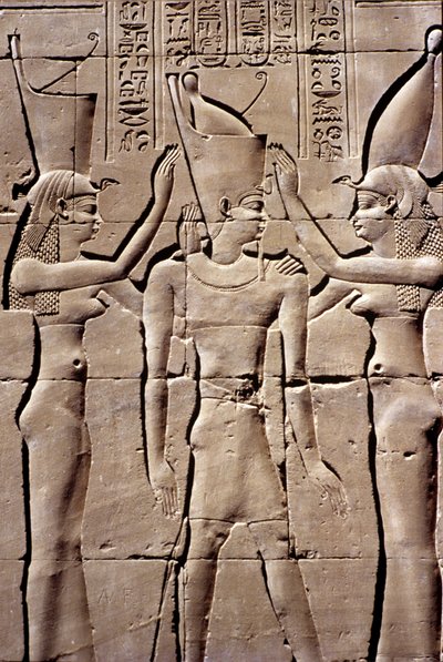 Antico Egitto, pittura/scultura murale, Un re riceve la doppia corona da Iside e Nefti, Tempio di Horus, Edfu da School Egyptian