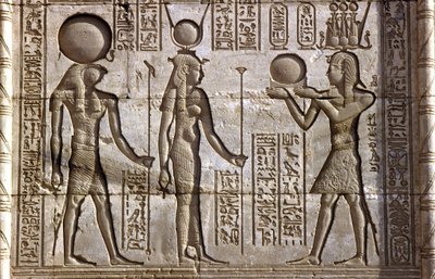 Antico Egitto, Pittura/scultura murale, Horus e Iside ricevono un