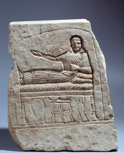 Arte egizia antica: stele funeraria in calcare a nome di Lady Artemis. (con banchetto tardivo) Da Kom Abu-Billou, Egitto. Altezza 24 cm. Periodo basso (III secolo d.C.). Parigi, Museo del Louvre da School Egyptian