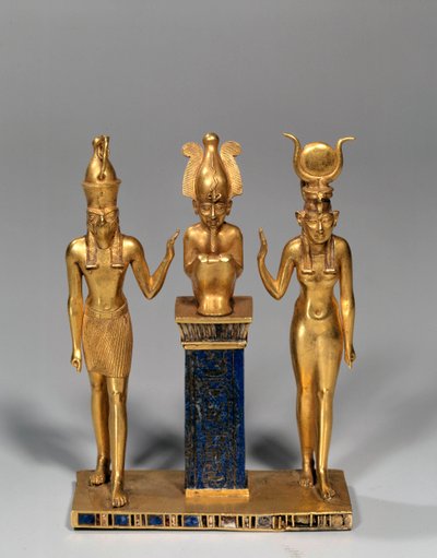 Antichità egizia: triade osiriana in nome di Osorkon (Osiride circondato da Iside e Horus. Pendente in oro e lapislazzuli. XXII dinastia, periodo basso. Parigi, Museo del Louvre da School Egyptian
