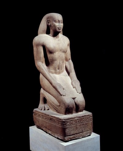 Antichità egizia: Statua di Nakhthorheb, capo dei sacerdoti. Scultura in quarzite intorno al 590. XXVI dinastia, regno di Psammetico (595-529 a.C.) Parigi, Museo del Louvre da School Egyptian