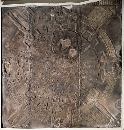 Antichità egizia: "Lo Zodiaco". Bassorilievo dal soffitto della cappella orientale di Osiride nel tempio di Hathor a Denderah. Periodo tolemaico (332-30 a.C.) Parigi, Museo del Louvre da School Egyptian