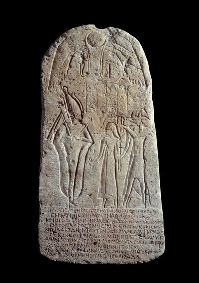Antichità egizia: stele funeraria in calcare di un giovane morto all